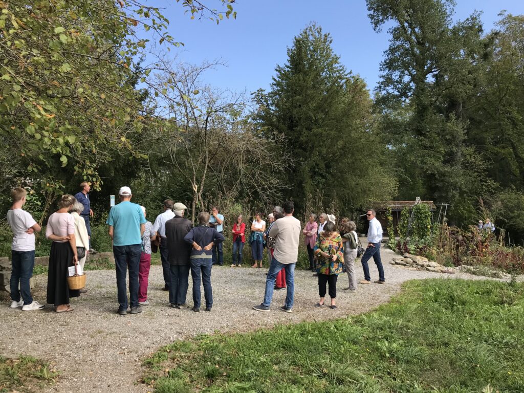 Führung im Naturgarten der Anna Zemp-Stiftung